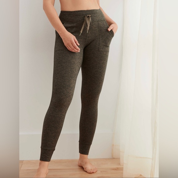 aerie Pants - Aerie Play Pocket and Cuff Leggings